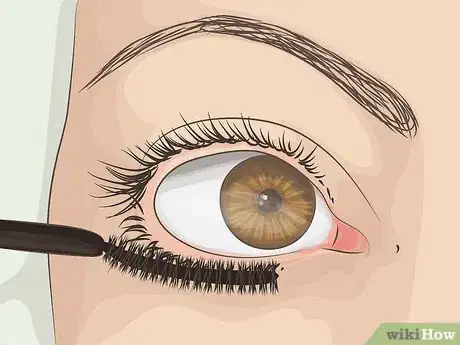 Imagen titulada Curl Your Eyelashes Without an Eyelash Curler Step 12