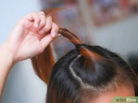 Imagen titulada Do Hairstyles With a Twisty Bump Step 13