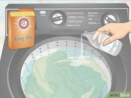 Imagen titulada Use Baking Soda and Vinegar for Cleaning Step 3