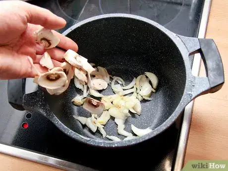 Imagen titulada Make Mushroom Soup Step 3