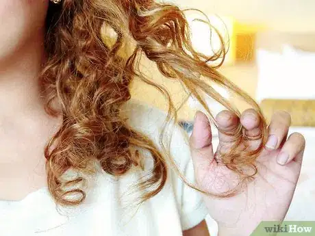 Imagen titulada Detangle Curly Hair Step 8