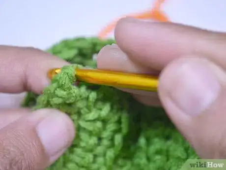 Imagen titulada Surface Crochet Step 25