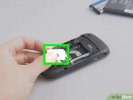 Imagen titulada Fix a Sim Card Error on a Blackberry Step 3