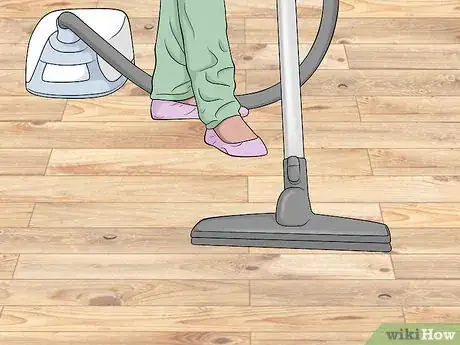 Imagen titulada Clean Engineered Hardwood Floors Step 2