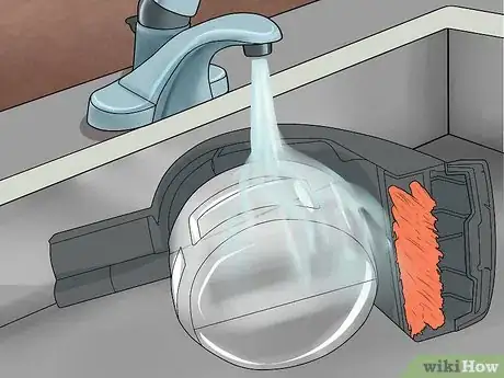 Imagen titulada Clean a Bissell Carpet Cleaner Step 11