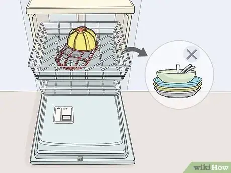 Imagen titulada Clean Baseball Hats with a Dishwasher Step 4