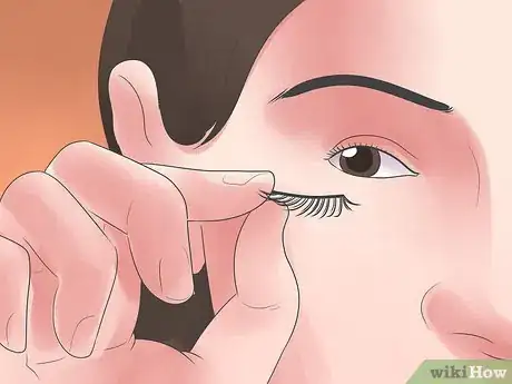 Imagen titulada Grow Back Your Eyelashes After They Fall Out Step 10