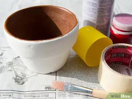 Imagen titulada Paint New Terracotta Pots Step 9