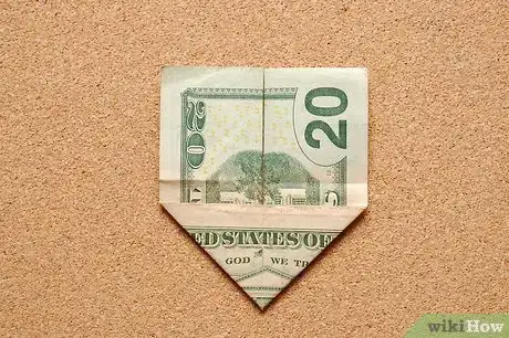 Imagen titulada Fold a $20 Bill Into a Picture of the Twin Towers Step 3