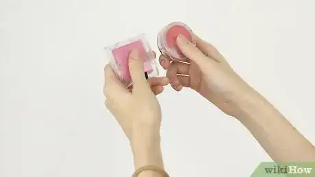 Imagen titulada Apply Powder Blush Step 4