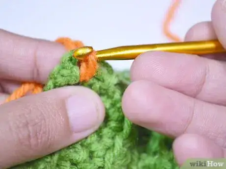 Imagen titulada Surface Crochet Step 26