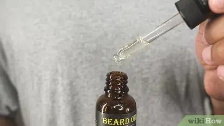 Imagen titulada Use Beard Oil Step 3