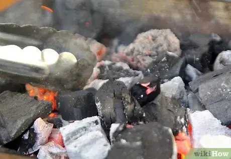 Imagen titulada Create a Strong Burning Charcoal Fire Without Lighter Fluid Step 16