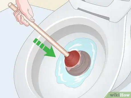 Imagen titulada Unclog an Overflowing Toilet Step 10