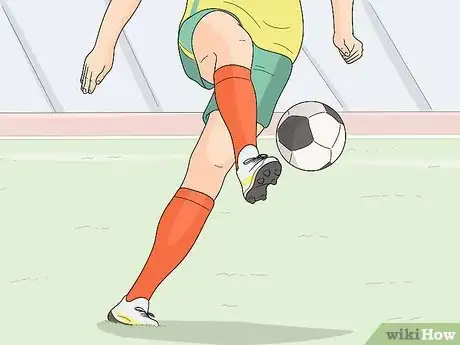 Imagen titulada Kick a Soccer Ball Hard Step 11