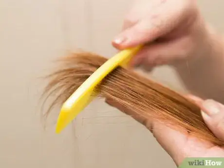 Imagen titulada Get Rid of Tangles in Your Hair Step 4