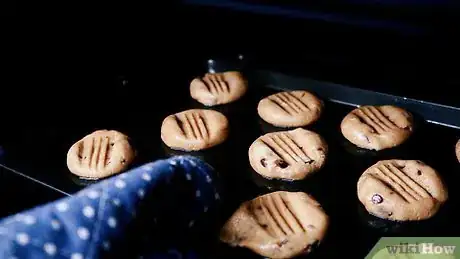 Imagen titulada Make Chocolate Chip Cookies Step 17