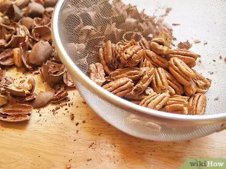 Imagen titulada Shell Pecans Step 12