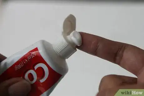 Imagen titulada Apply Toothpaste on Pimples Step 7