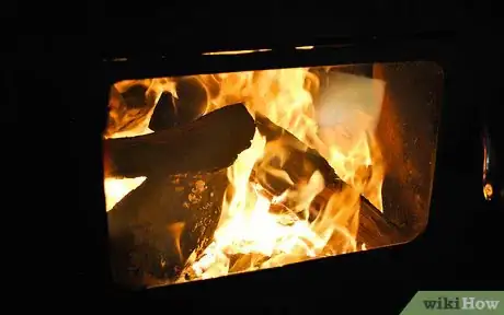 Imagen titulada Light a Fire in a Fireplace Intro