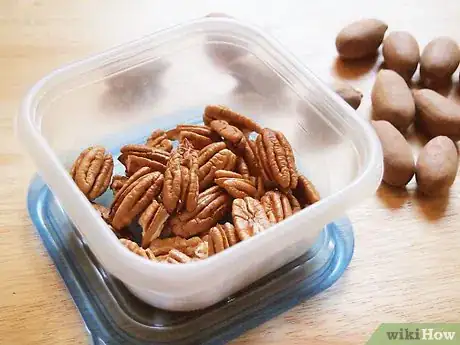 Imagen titulada Shell Pecans Step 13