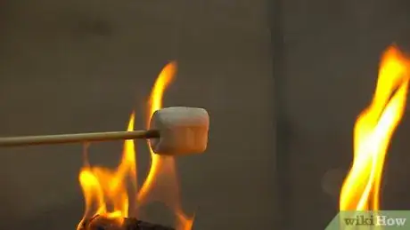 Imagen titulada Eat Marshmallows Step 1