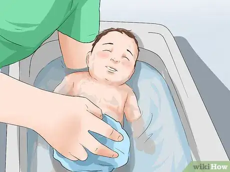 Imagen titulada Bathe a Baby Boy Step 7