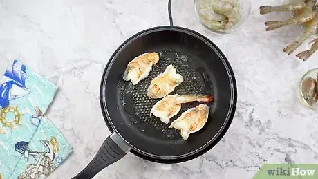 Imagen titulada Cook Shrimp Without Them Shrinking Step 16