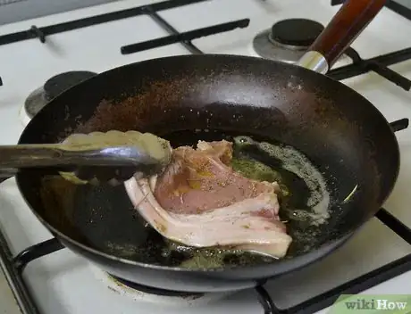 Imagen titulada Cook Pork Chops on the Stove Step 3