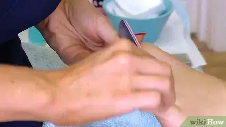 Imagen titulada Perform a Professional Salon Pedicure Step 13