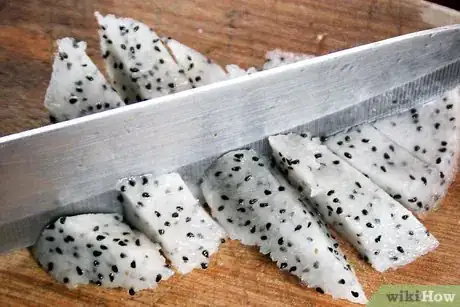 Imagen titulada Cut Dragon Fruit Step 3