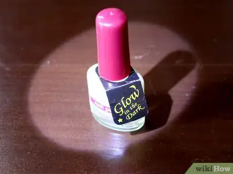 Imagen titulada Activate Glow in the Dark Nail Polish Step 2