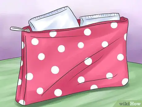 Imagen titulada Hide Your Period Supplies Step 6