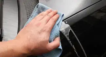 eliminar manchas de huevo de la pintura del carro