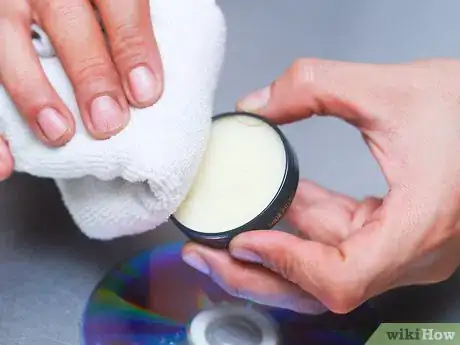 Imagen titulada Repair a CD With Toothpaste Step 8