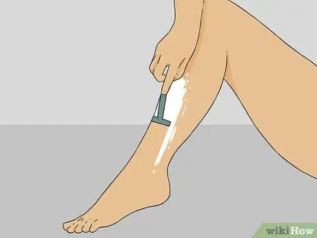 Imagen titulada Shave Your Legs Step 5