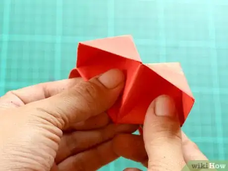 Imagen titulada Fold a Simple Origami Flower Step 8