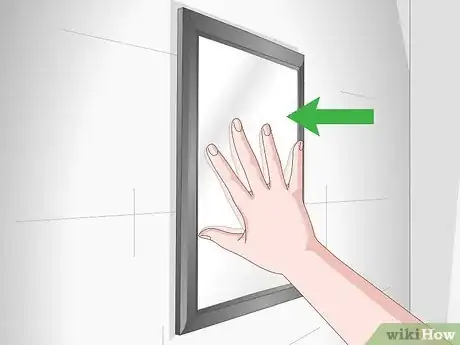 Imagen titulada Hang a Mirror on a Wall Without Nails Step 5