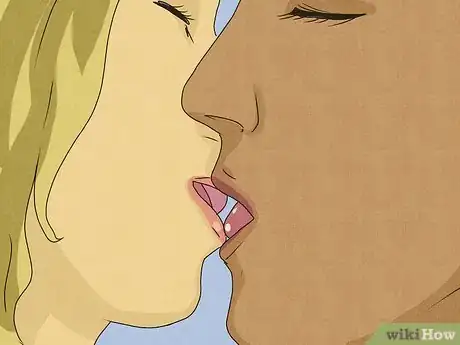 Imagen titulada Practice French Kissing Step 4