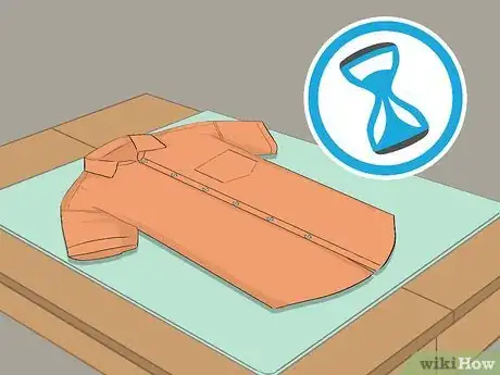 Imagen titulada Stretch a Shirt Step 12