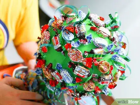 Imagen titulada Make a Candy Bouquet Step 6