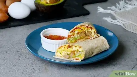 Imagen titulada Make a Breakfast Burrito Step 13