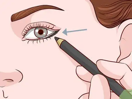 Imagen titulada Apply Shadow on Hooded Eyes Step 11