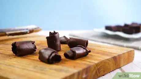 Imagen titulada Make Chocolate Curls Step 17