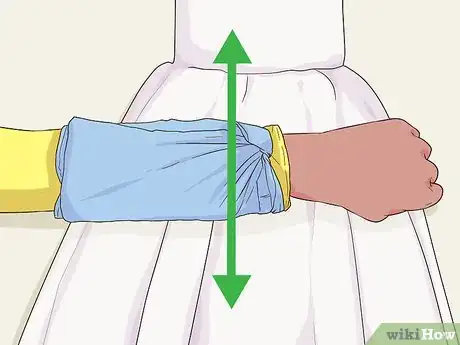 Imagen titulada Get Wrinkles Out of Tulle Step 5