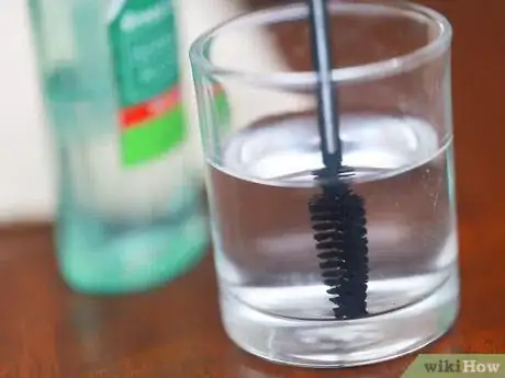 Imagen titulada Clean a Mascara Brush Step 3