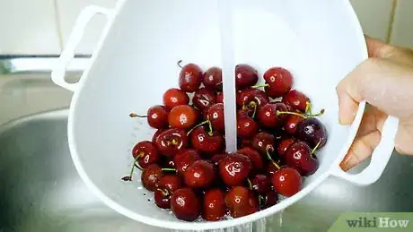 Imagen titulada Freeze Cherries Step 1