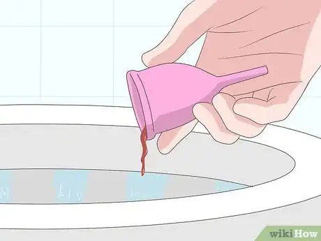 Imagen titulada Clean a Menstrual Cup Step 4