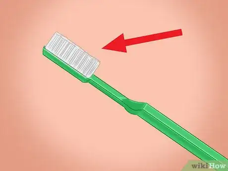 Imagen titulada Soften a Toothbrush Step 4