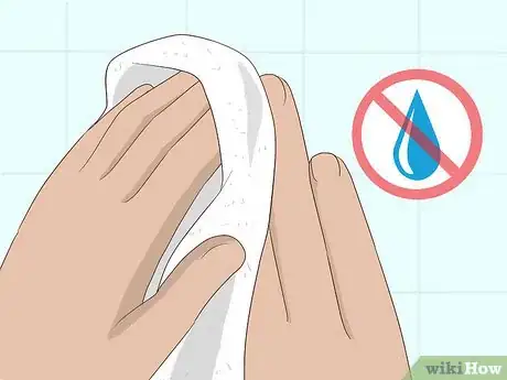 Imagen titulada Stop Your Nails from Peeling Step 8